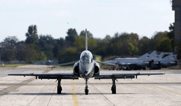 Συνετρίβη στρατιωτικό αεροσκάφος – Νεκρός ο ένας πιλότος, αγνοείται ο 2ος