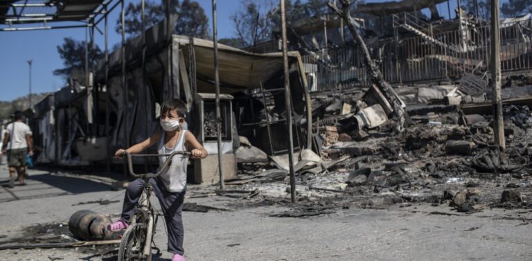 Μόρια: «Χαρτογράφηση» 20 υπόπτων για τον εμπρησμό – Έρευνες ΕΥΠ και Αντιτρομοκρατικής