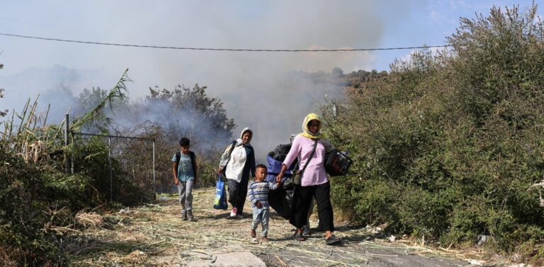 Μόρια: Άρχισε η προσωρινή εγκατάσταση προσφύγων στο Καρά Τεπέ