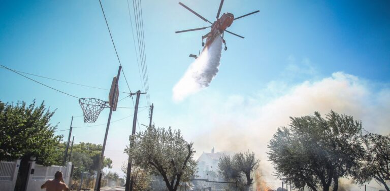 Φωτιά στην Αρτέμιδα: Σε ύφεση – Αποσύρθηκαν τα εναέρια μέσα