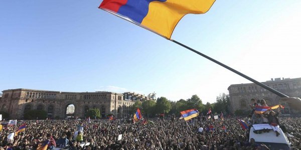 Αρμενία: Αυξάνεται η ένταση με το Αζερμπαϊτζάν – Γενική επιστράτευση στο Καραμπάχ
