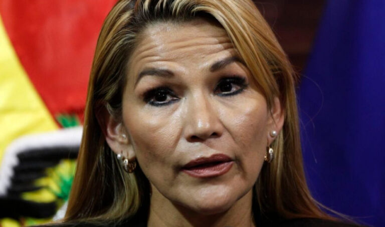 Βολιβία: Η μεταβατική πρόεδρος απέσυρε την υποψηφιότητά της