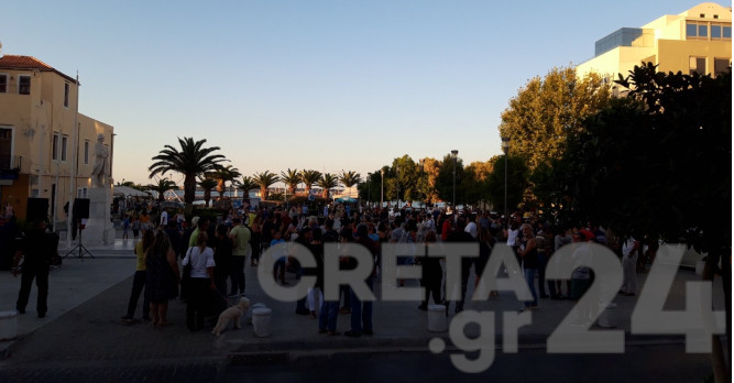 Συγκέντρωση στο κέντρο του Ρεθύμνου για τις …μάσκες στους μαθητές!