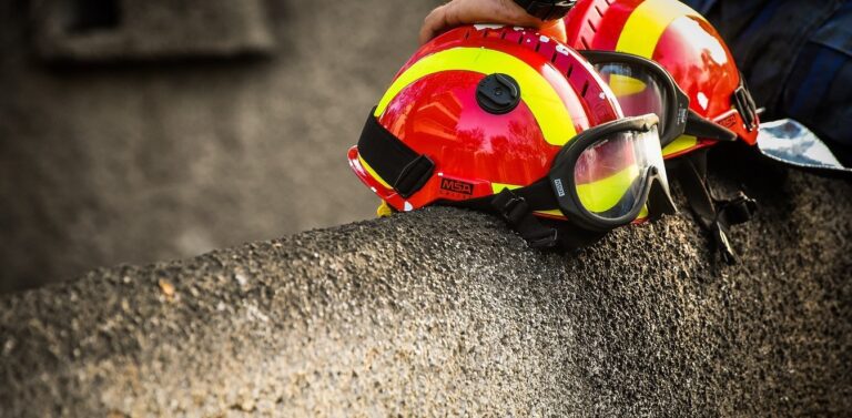 Ιανός: Επιχείρηση απεγκλωβισμού οικογένειας με 3χρονο παιδάκι