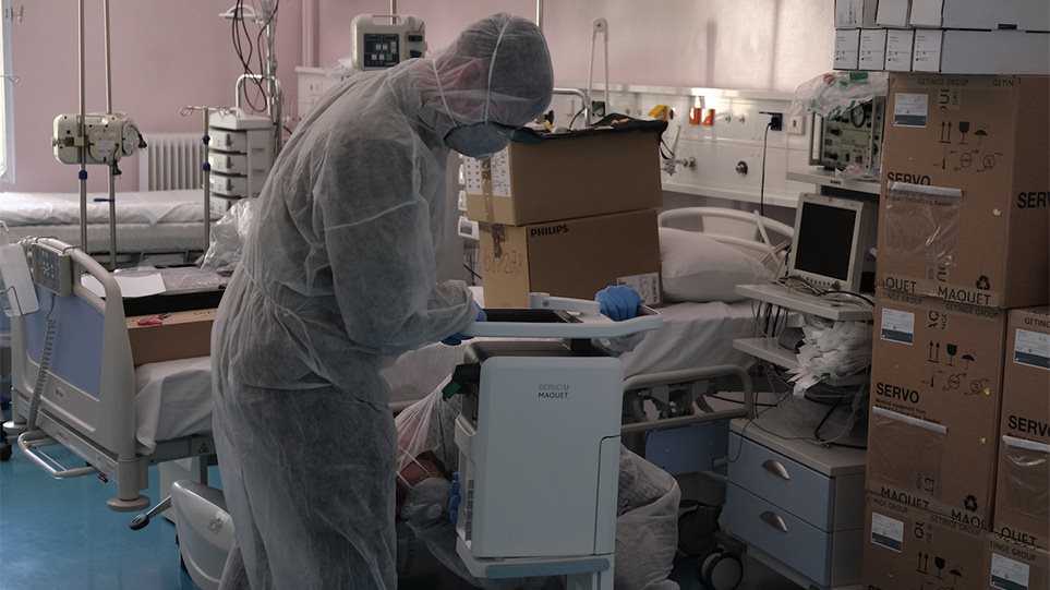 Τρίτος νεκρός σήμερα από κορωνοϊό – Στους 374 συνολικά οι θάνατοι