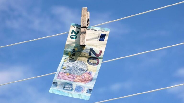 Στο κυνήγι μεγάλων φοροφυγάδων η Αρχή για το Ξέπλυμα Χρήματος