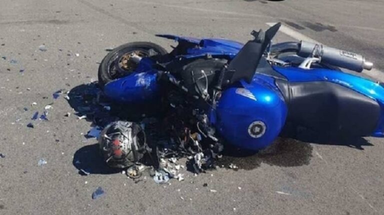 Θανατηφόρο τροχαίο με δύο νεκρούς – Μηχανή συγκρούστηκε με φορτηγό