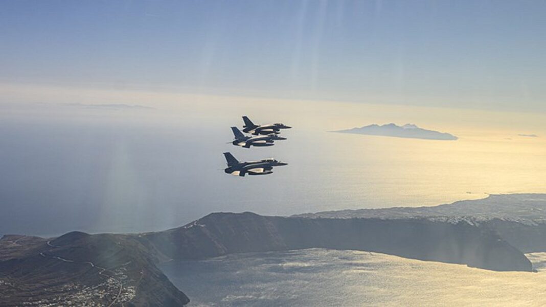 Κρήτη: Εντυπωσιακές εικόνες και βίντεο από F-16 που «σκίζουν» τους αιθέρες