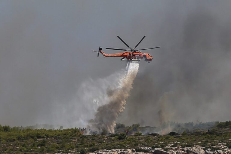 Και ελικόπτερο στην πυρκαγιά στον Ψηλορείτη