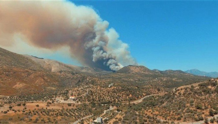 Υπό μερικό έλεγχο η φωτιά στον Ψηλορείτη