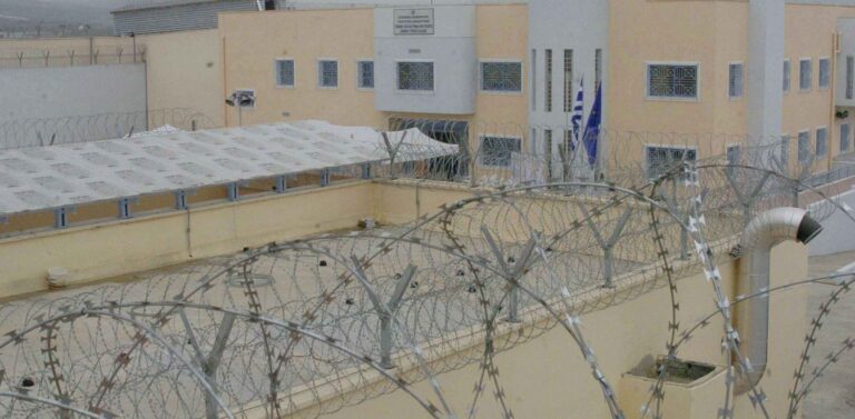 Αυτοσχέδια μαχαίρια, κατσαβίδια, ναρκωτικά, αλλά και εσπρεσιέρες, ψησταριές σε φυλακές
