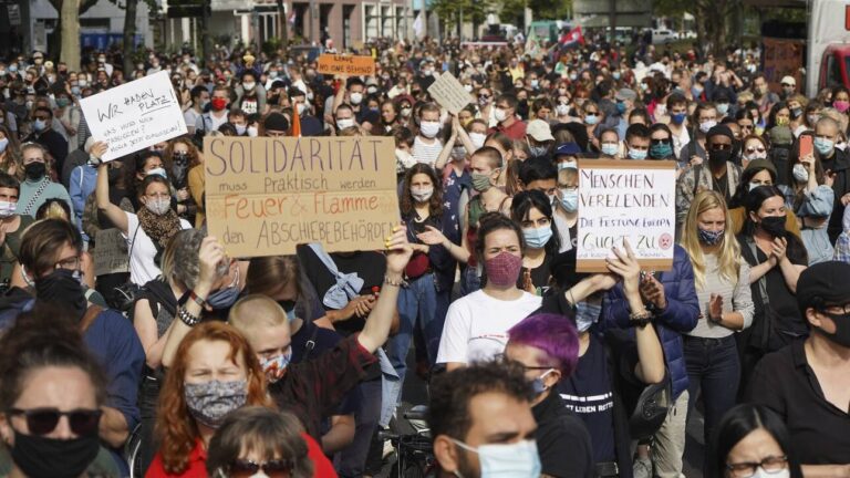 Γερμανία: Μαζικές διαδηλώσεις για να δεχθεί η ΕΕ αιτούντες άσυλο από τη Μόρια