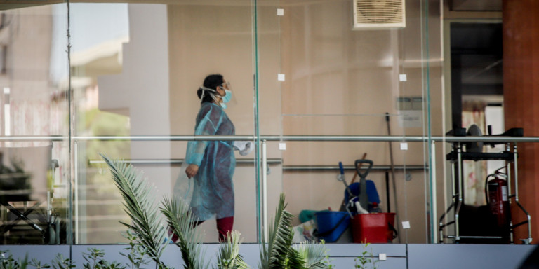 Κορωνοϊός: Συναγερμός μετά τα 372 κρούσματα -Τα νέα μέτρα που συζητούνται