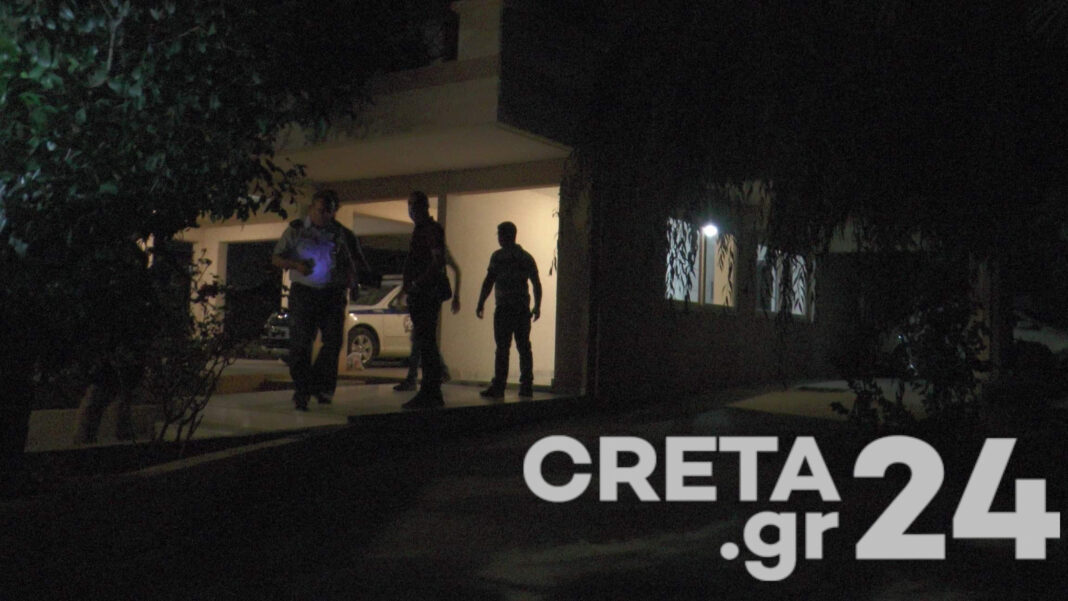 Κρήτη: Η Αστυνομία κατέβασε τη γυναίκα από το μπαλκόνι (εικόνες)