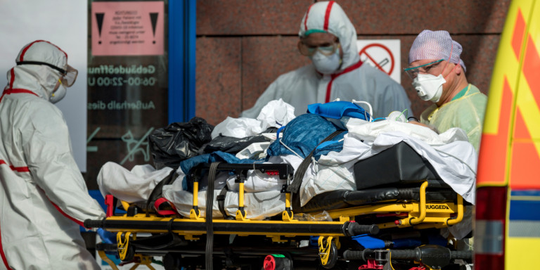 Κορωνοϊός: Η Ιταλία ξεπέρασε τους 50.000 νεκρούς από την πανδημία -Στο 15,3% η θετικότητα στη χώρα