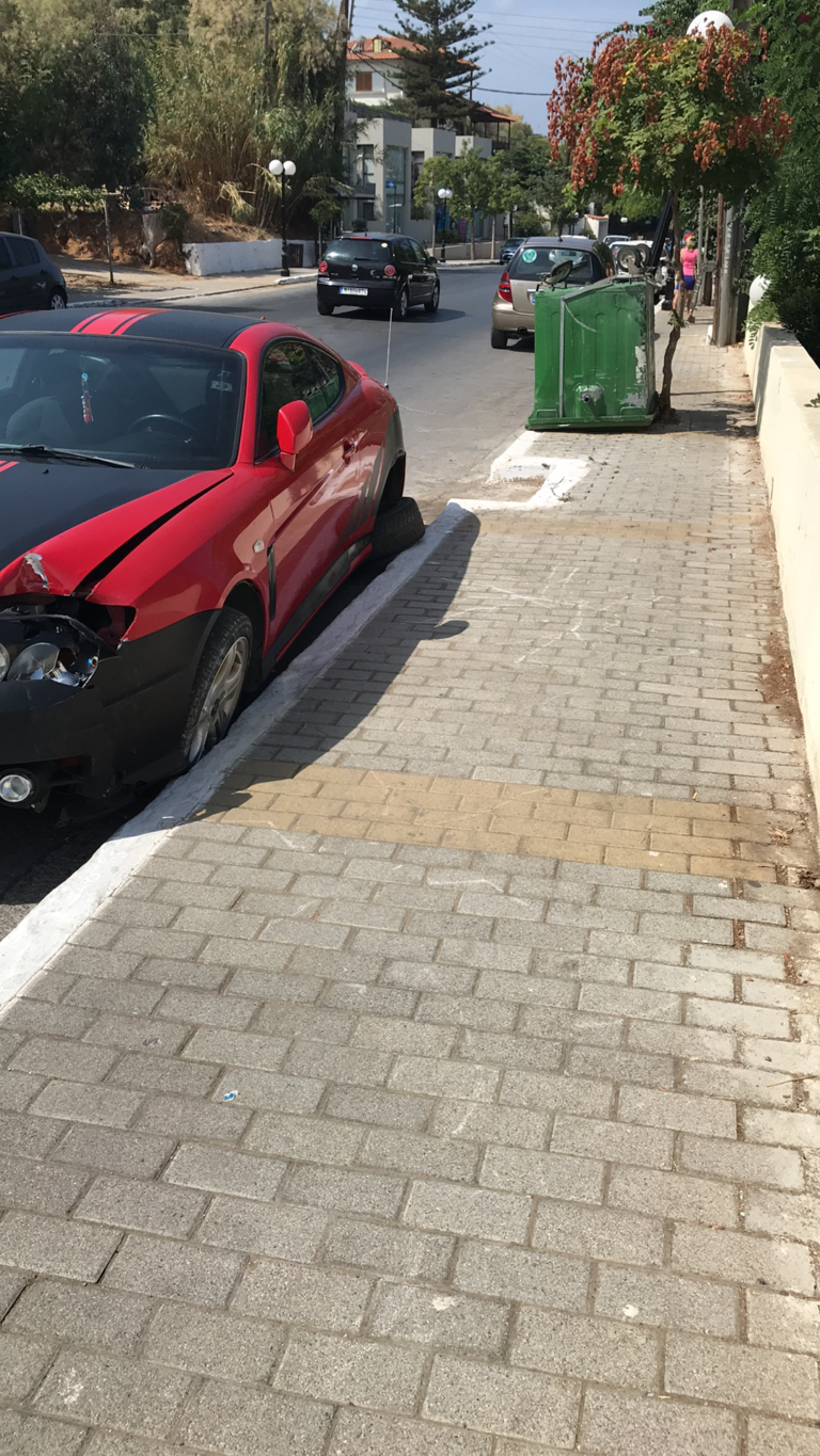 Κρήτη: Χτύπησε τον κάδο, άφησε το αυτοκίνητο και … εξαφανίστηκε (εικόνες)