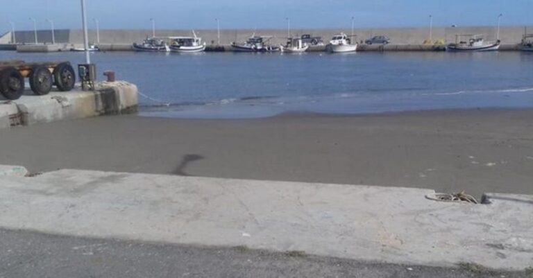 «Απομακρυνθείτε από τις ακτές!»