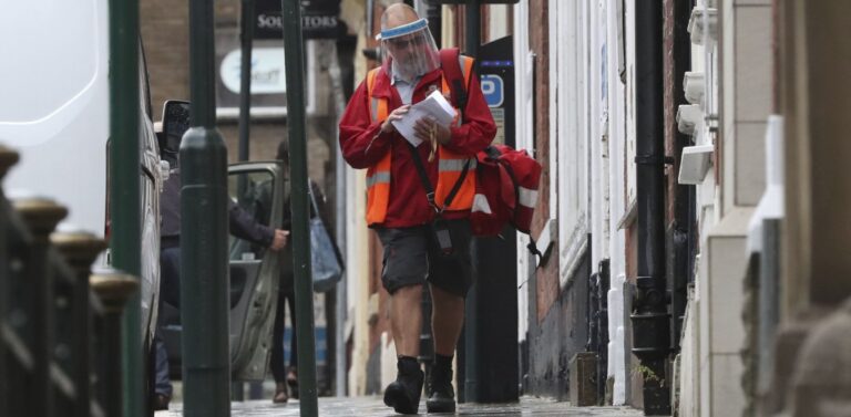 Επίτροπος Υγείας: H κατάσταση είναι ακόμα χειρότερη από τον Μάρτιο, πάρτε μέτρα