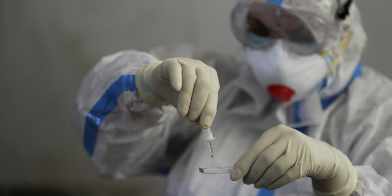ΕΚΠΑ: Η έλλειψη βιταμίνης D πιθανώς σχετίζεται με αυξημένο κίνδυνο Covid-19 λοίμωξης