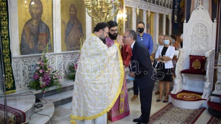 Κουμουτσάκος: Λήξαν το θέμα με τη Θεία Κοινωνία