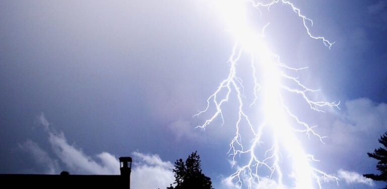 Κακοκαιρία Ιανός: Ανεμοι ταχύτητας 90 χιλιομέτρων και ριπές αέρα με 80 χιλιόμετρα