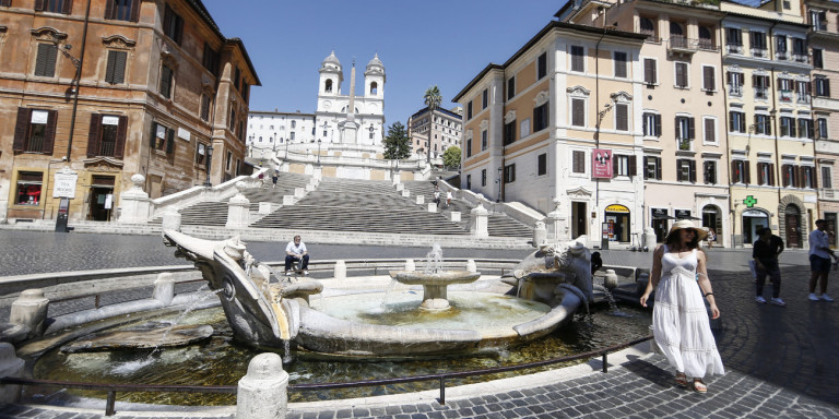 Ο κορωνοϊός σαρώνει ξανά την Ιταλία: 1.229 νέα κρούσματα, 9 νεκροί
