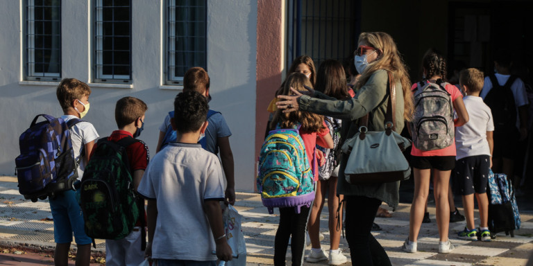 Ζαχαράκη σε αρνητές μάσκας: Θα εφαρμόσουμε ό,τι χρειάζεται σε πείσμα του παραλογισμού