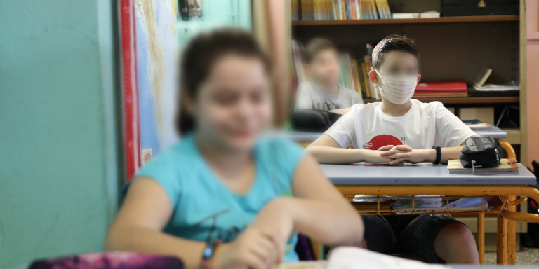 Παπαευαγγέλου: Άβολη αλλά ασφαλής η μάσκα -Οι εκπαιδευτικοί έχουν τρόπο να δείξουν στα παιδιά την ορθή χρήση της