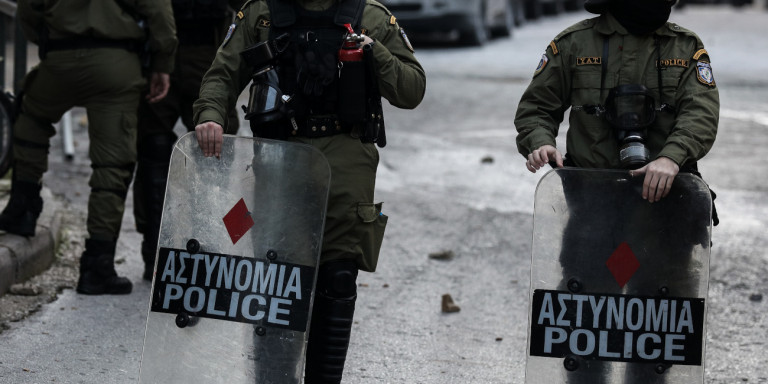 Μικροεπεισόδια στο κέντρο της Αθήνας – Χημικά και ένταση μεταξύ αντιεξουσιαστών και ΜΑΤ