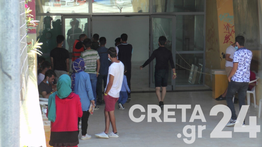 Κρήτη: Τεστ κορωνοϊού στους μετανάστες – Στο νοσοκομείο ένα άτομο (εικόνες)