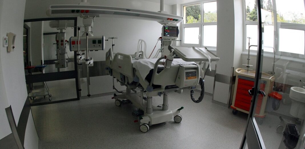 Κορωνοϊός: Κάθε 4 μέρες αυξάνονται κατά 10 οι ασθενείς που νοσηλεύονται στις ΜΕΘ