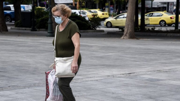 Πέτσας: Δεν πρόκειται να υπάρξει κανένα ξεχωριστό μέτρο για τους 65αρηδες