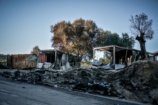 Στα χαρακώματα η Λέσβος: Τέλος το ΚΥΤ στη Μόρια λένε κάτοικοι και μετανάστες -Ψάχνει λύση η κυβέρνηση