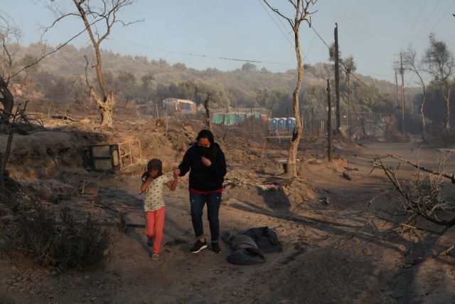 Κουμουτσάκος για Μόρια: Οι άστεγοι μετανάστες θα μεταφερθούν προσωρινά σε σκηνές