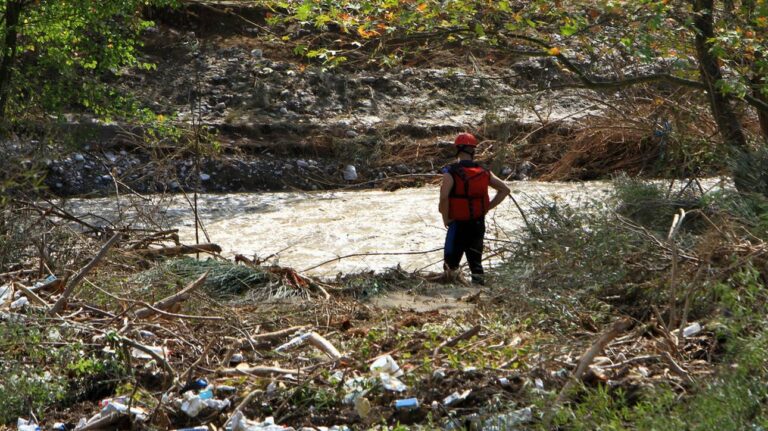 Κακοκαιρία «Ιανός»: Αδιάκοπες έρευνες για τον εντοπισμό της 43χρονης (εικόνες)