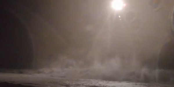 Δραματική διάσωση λουόμενου και ναυαγοσώστη με ελικόπτερο (βίντεο)