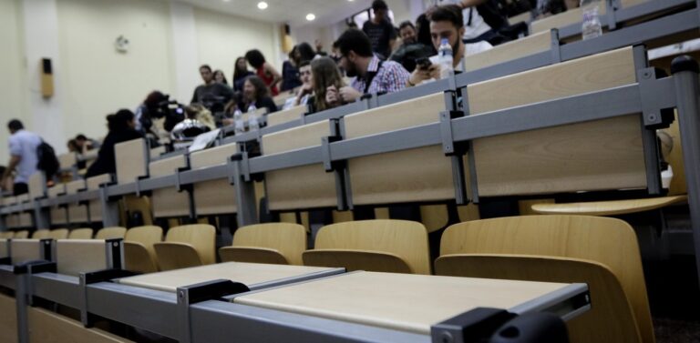 Τα συγγράμματα συντηρούν ένα σπάταλο και αναχρονιστικό σύστημα