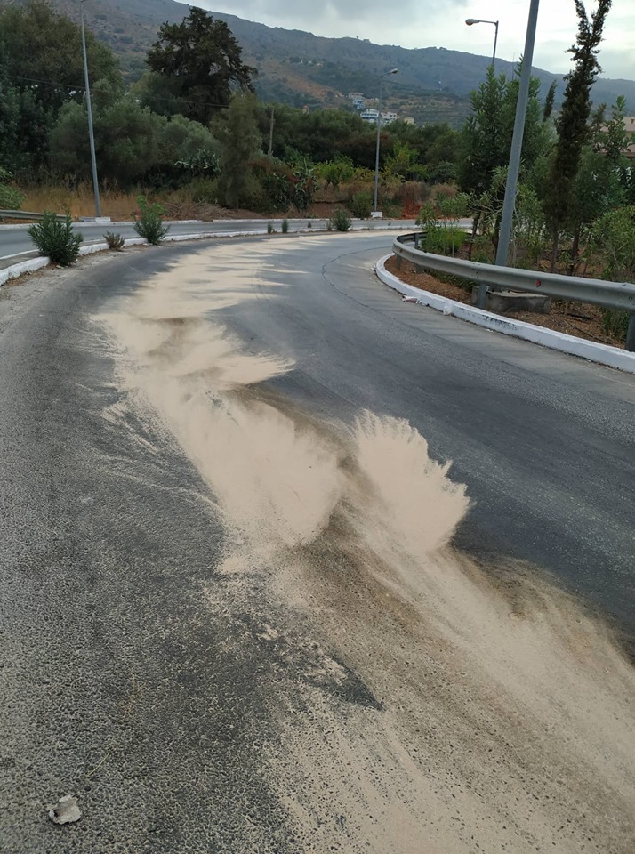 Κρήτη: Χύθηκε πετρέλαιο στο οδόστρωμα – Τραυματίστηκε μοτοσικλετιστής (εικόνες)