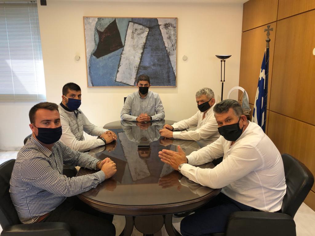 Συνάντηση Αυγενάκη με Νικολιδάκη – Φασομυτάκη – Κωσταντουλάκη για τα έργα αθλητισμού στο Δήμο Φαιστού