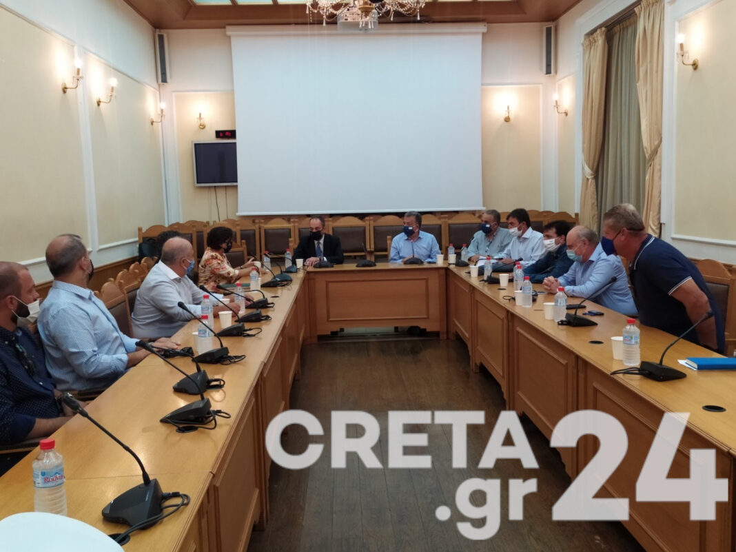 Το μέτρο του Μεταφορικού Ισοδύναμου για την Κρήτη ανακοίνωσε ο Υπουργός Ναυτιλίας στην Περιφέρεια
