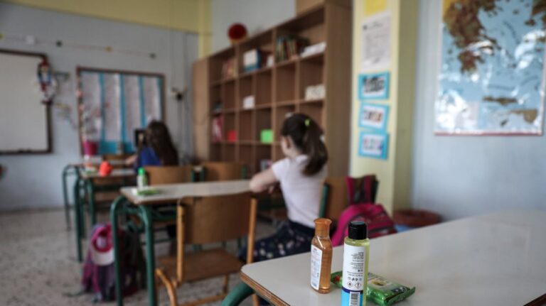 Άνοιγμα σχολείων: Πώς θα γίνει ο αγιασμός – Μέτρα και προφυλάξεις