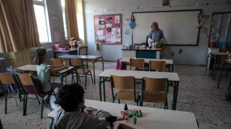 Άνοιγμα σχολείων: Αγώνας δρόμου για το πρώτο κουδούνι – Τι προβλέπει η ΚΥΑ για τις μάσκες