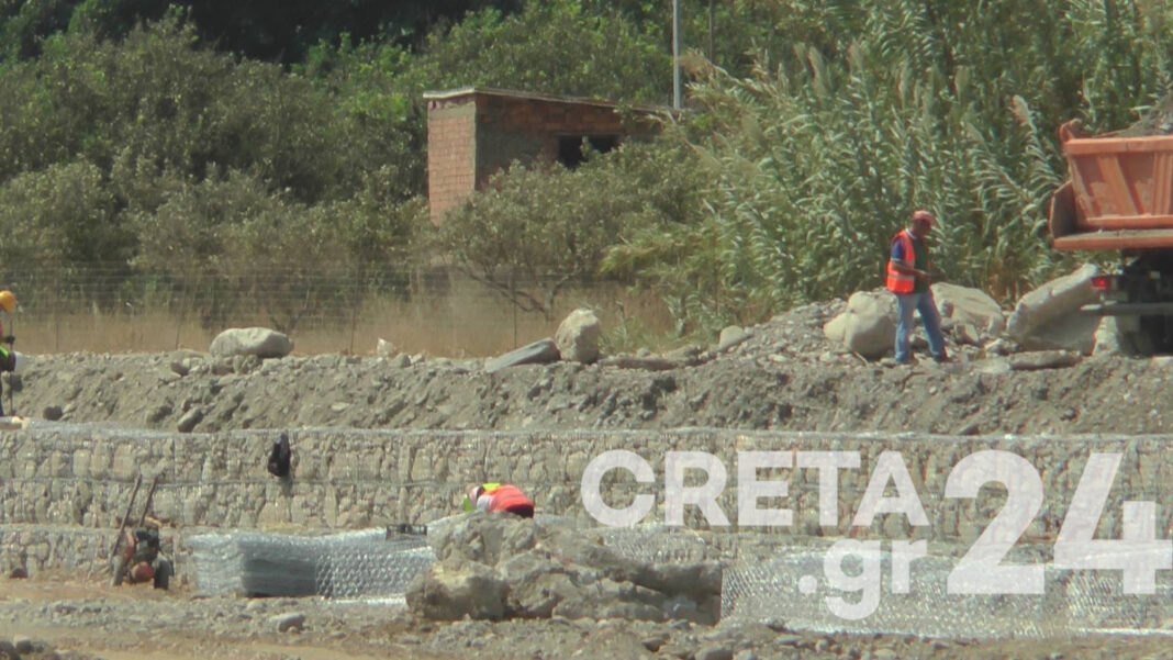 Κρήτη: Το αντιπλημμυρικό έργο του Ταυρωνίτη επισκέφθηκε ο Περιφερειάρχης (εικόνες)