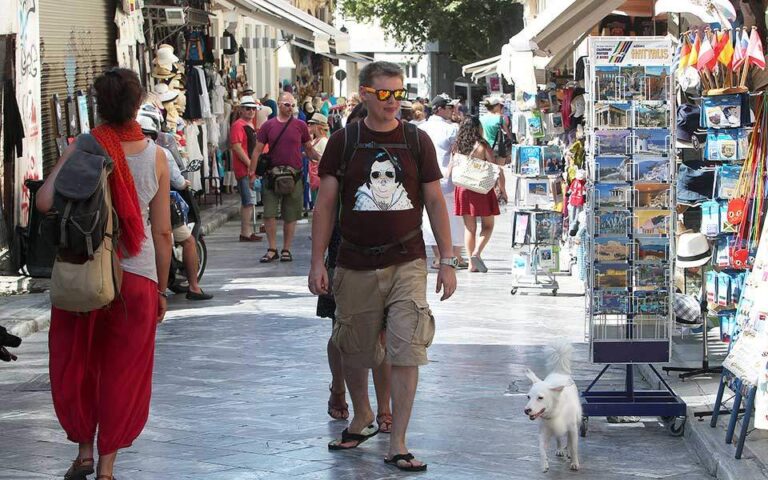 Στο 1,5 δισ. ευρώ οι τουριστικές εισπράξεις του Αυγούστου