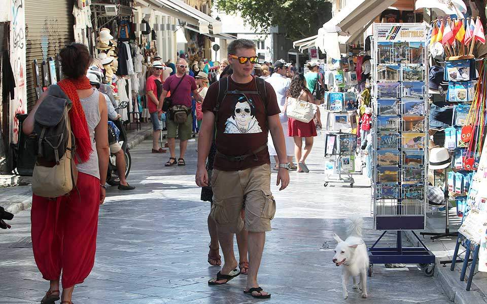 Στο 1,5 δισ. ευρώ οι τουριστικές εισπράξεις του Αυγούστου