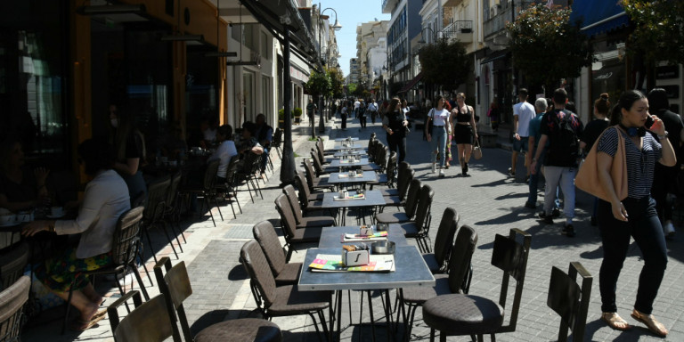 Κορωνοϊός: Στα κόκκινα η αγορά και χωρίς lockdown, πόσο υπολογίζεται το κόστος για 15 ημέρες καραντίνας