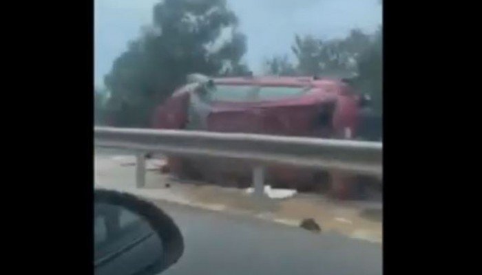 Κρήτη: Αυτοκίνητο ανετράπη μετά από τρελή πορεία (βίντεο)