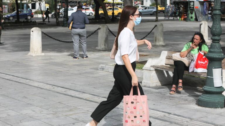 Ένα βήμα πριν το lockdown η Αττική – Τα νέα μέτρα που θα ισχύσουν από αύριο