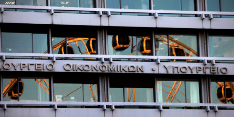 Βουλή: Κατατέθηκε το νομοσχέδιο του ΥΠΟΙΚ για την ενίσχυση του πλαισίου καταπολέμησης του «μαύρου χρήματος»