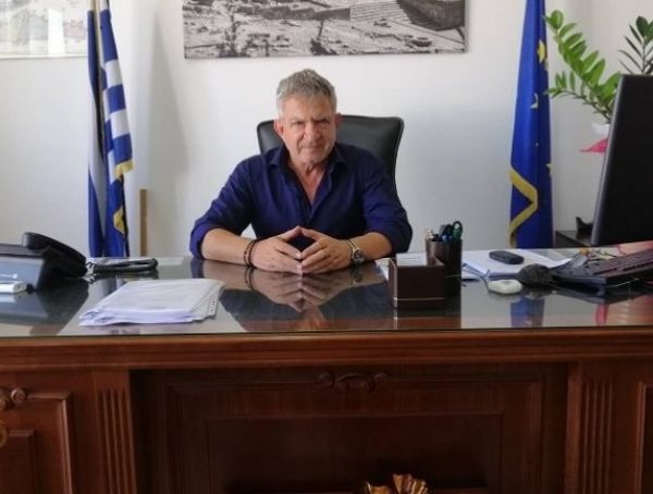 Σε σχολεία για τον αγιασμό ο Δήμαρχος Φαιστού
